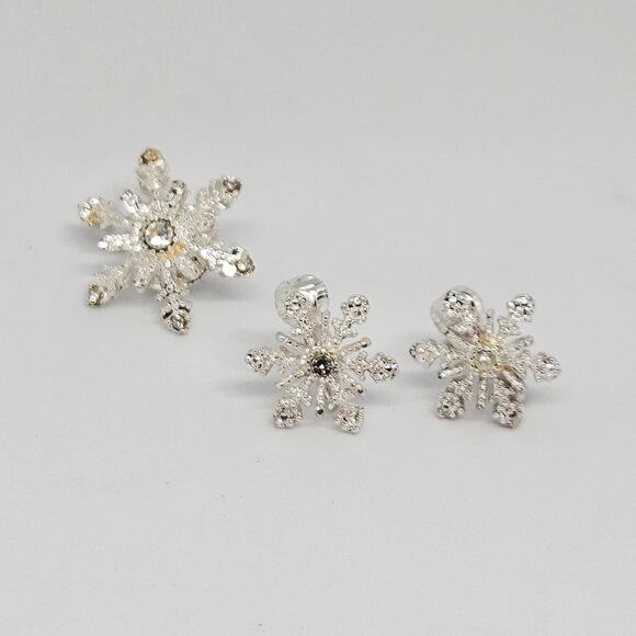 Avon Snowflake Clip On Earrings Snowflake Pin Silver Tone - Picture 1 of 7